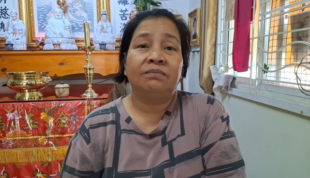 งูเหลือมโผล่ชักโครก