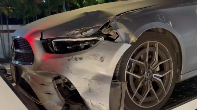 ผู้บริหารคลินิกเสริมความงามชื่อดัง เมาซิ่งเบนซ์ชนไรเดอร์สาว