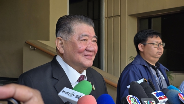 ภูมิธรรม เวชยชัย