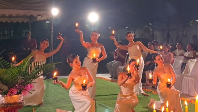  พิธีอาบน้ำเพ็ญ​ คืนพระจันทร์เต็มดวง 1 ปี มี 1 ครั้ง​&nbsp;&nbsp;