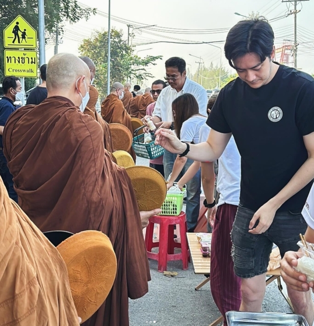 &ldquo;ฟิล์ม รัฐภูมิ&rdquo; ใส่บาตรวันเกิด