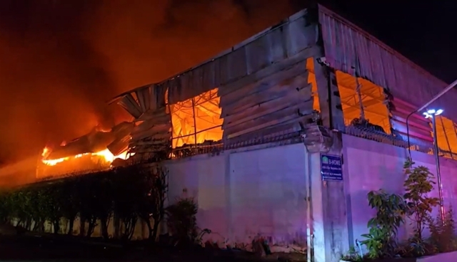 ไฟไหม้ครั้งใหญ่ โรงงานผลิตพัดลม