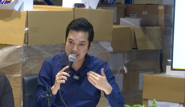 &ldquo;เชน ธนา&rdquo; พาทัวร์โกดัง ยันสินค้าอยู่ครบ ไม่ได้โกง 