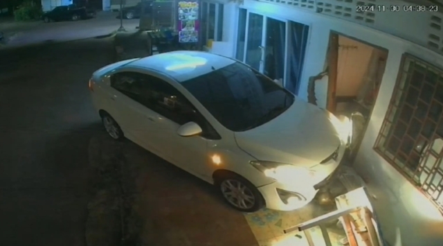 ตั้งกก.สอบร้อยเวร ปล่อยตัวหนุ่มเมาแล้วขับพุ่งชนบ้านพังยับ 